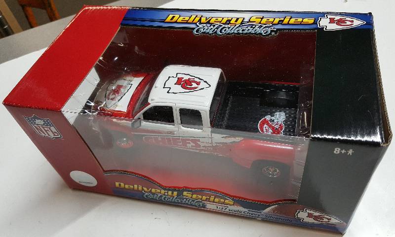 lot 6090 image: KC Chiefs commemorative Ertl Collectables 127 scale Chevy Silverado