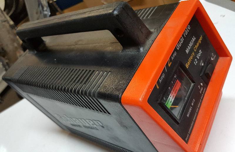 lot 6108 image: Very nice 7 amp 2 amp Schauer 12 volt dual rate battery charger