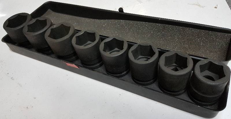 lot 6110 image: HD 34 socket drive Impact SAE socket set.  I dont believe these have ever been used