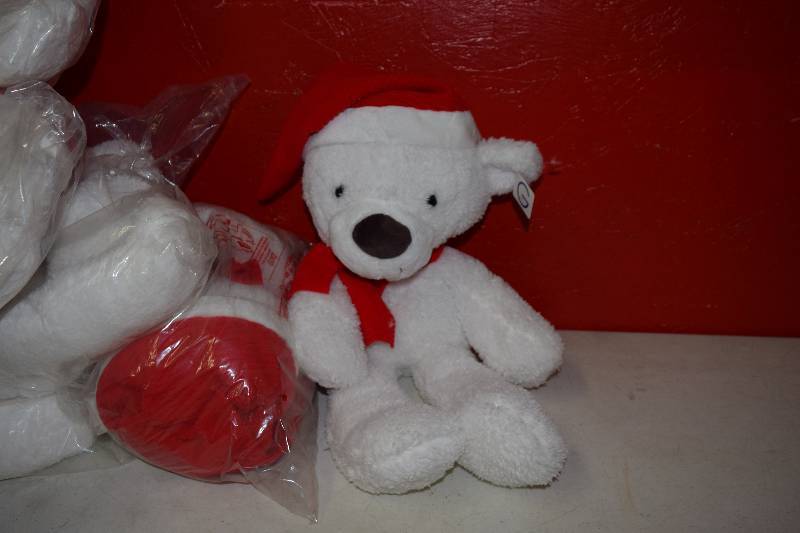 lot 28 image: 7 Gund Bears