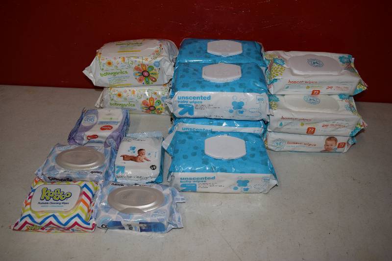 lot 41 image: 17 Packages of Wipes