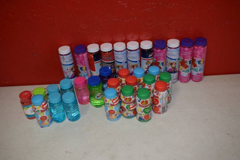 lot 44 image: 32 Bottles of Bubbles
