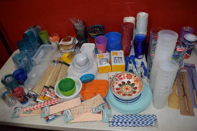 lot 48 image: Kitchen Items
