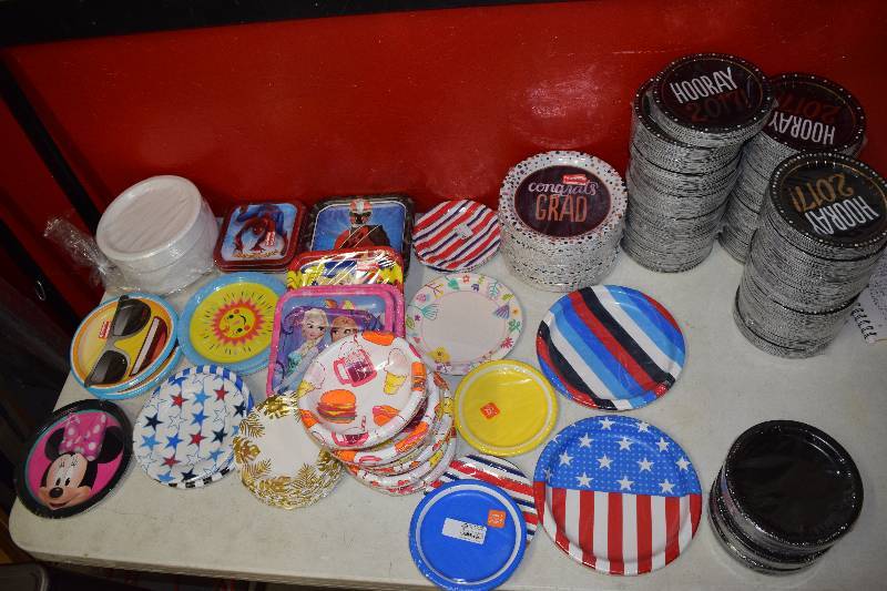 lot 60 image: 84 Packages of Paper Plates and Bowls
