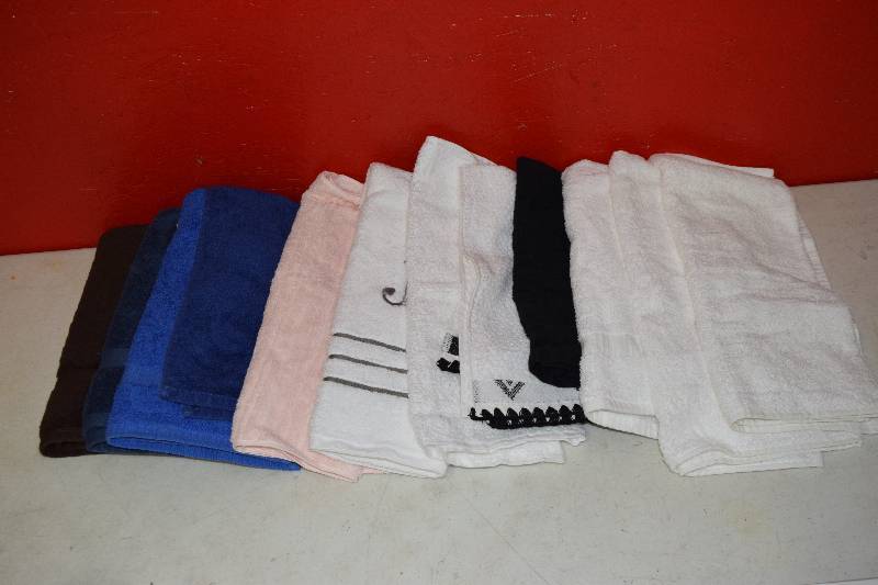 lot 93 image: 12 Hand Towels