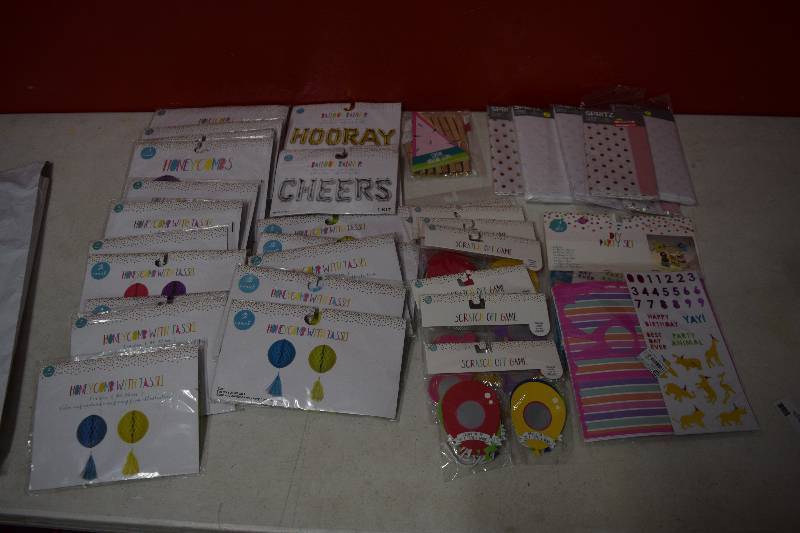 lot 96 image: Party Supplies