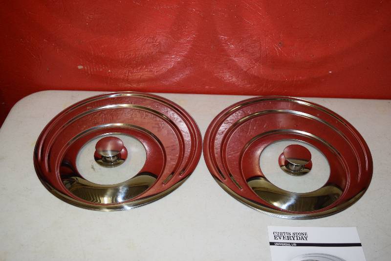 lot 151 image: 2 Curtis Stone Everyday Universal Lids