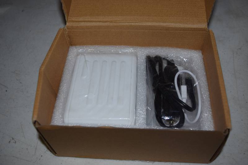 lot 153 image: Viatek Pocket Jump Emergency Vehicle Jump Starter