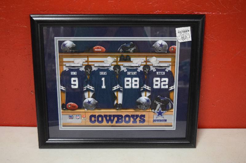 lot 181 image: Dallas Cowboy Framed Artwork