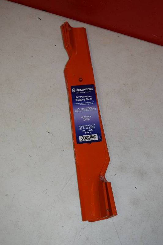 lot 291 image: 3 Husqvarna Premium Bagging Blades