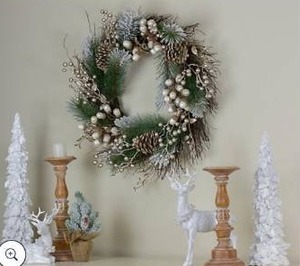 lot 1553 image: Northlight Gold Accent Wreath