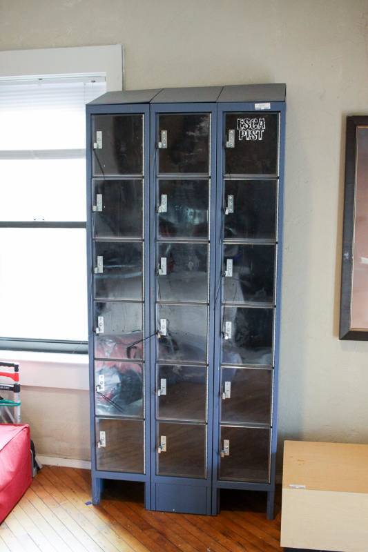 lot 3061 image: Metal Lockers