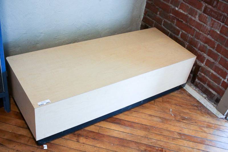 lot 3065 image: Laminate Bench