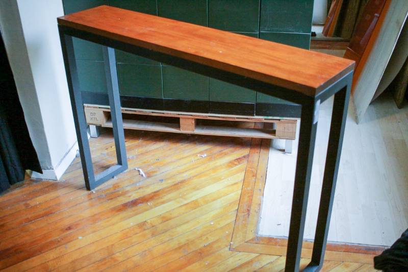 lot 3080 image: SsofaEnd Table