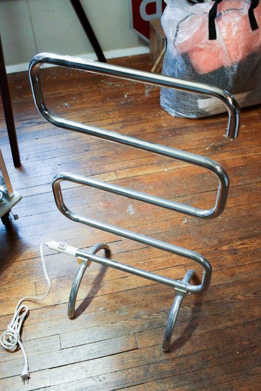 lot 3082 image: Heated Towel Warmer