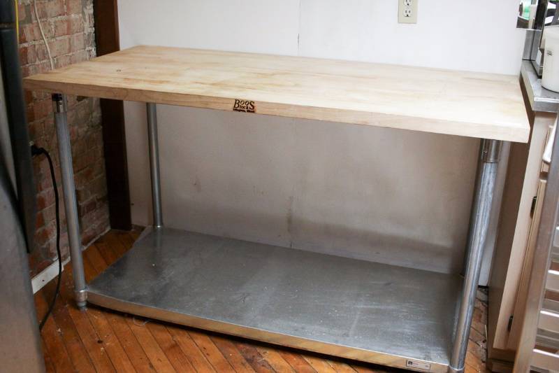 lot 3086 image: John Boos JNS10 Thick Maple Top Work Table