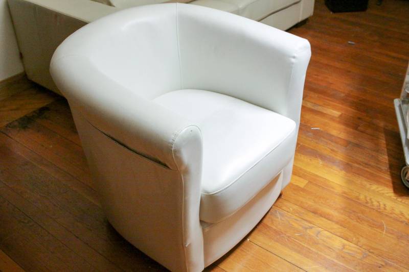 lot 3084 image: White Leather Chair