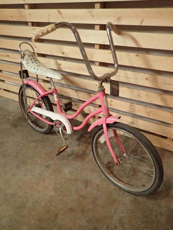 vintage schwinn bike with banana seat