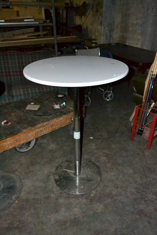 lot 49 image: Adjustable Round Table