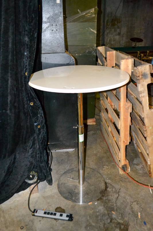 lot 50 image: Adjustable Round Table
