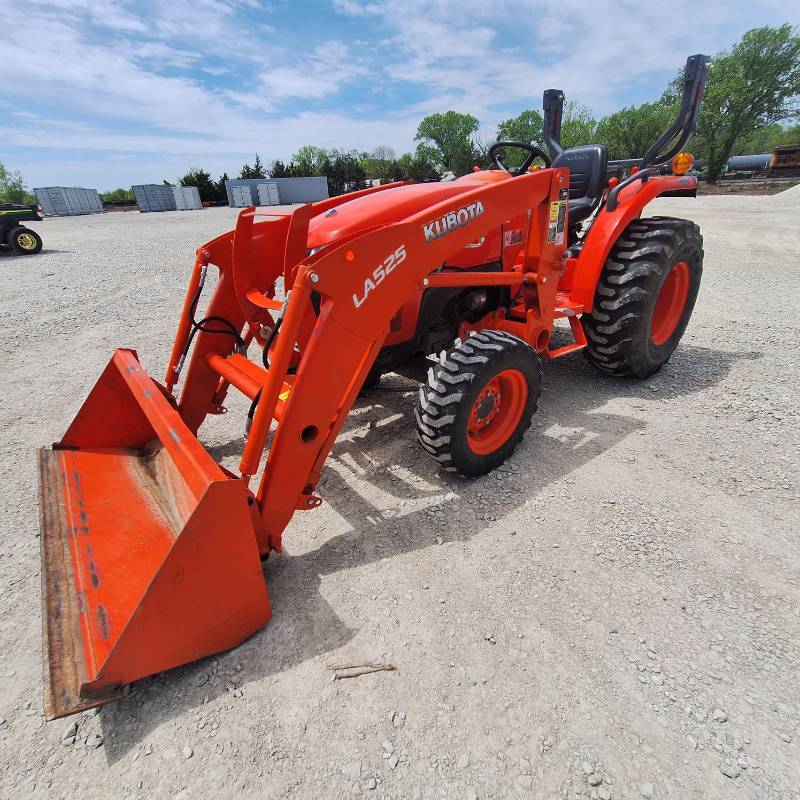 Oz Deals May Farm and Construction Auction, Gators, Mini Track Bobcat