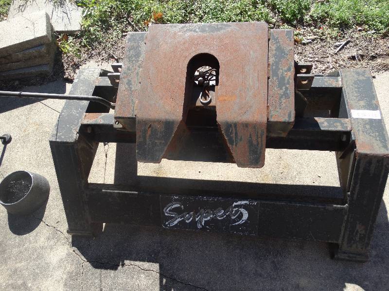 lot 431 image: (Super 5th) 5Th wheel hitch.