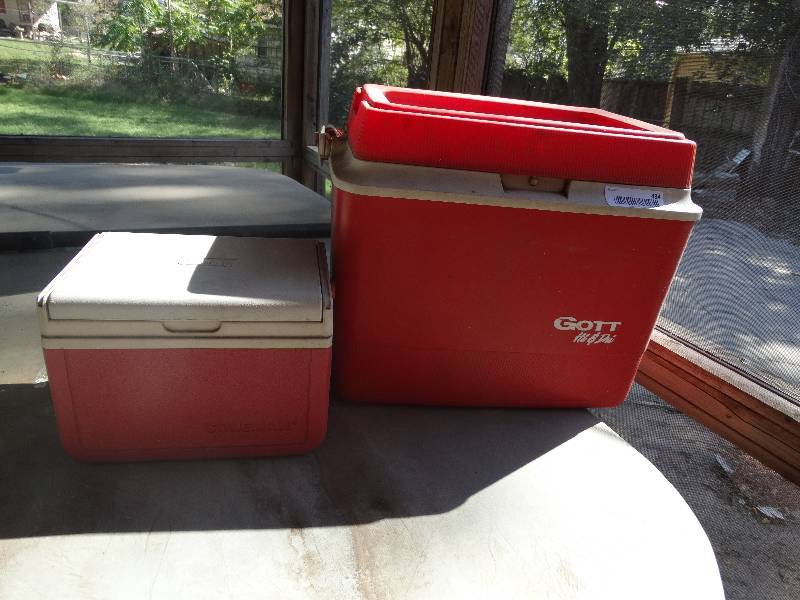 lot 434 image: 2 Coolers.