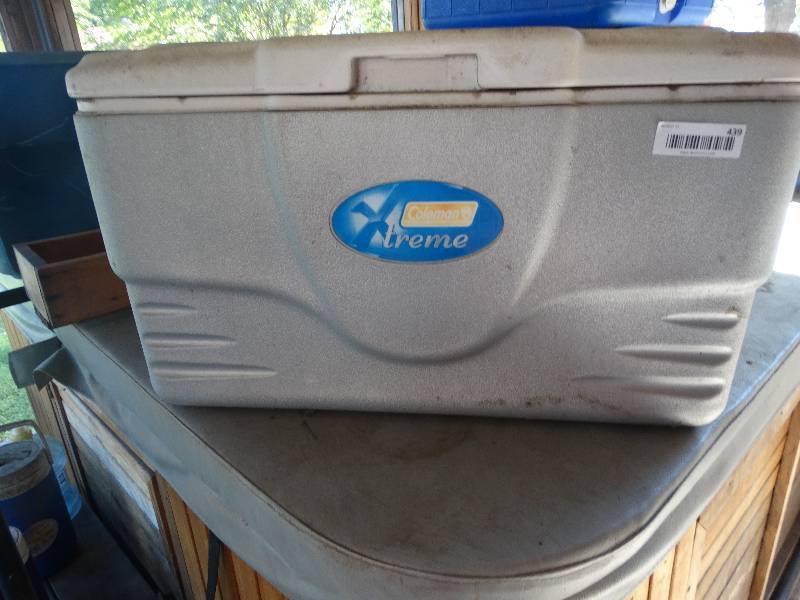lot 439 image: Coleman cooler.