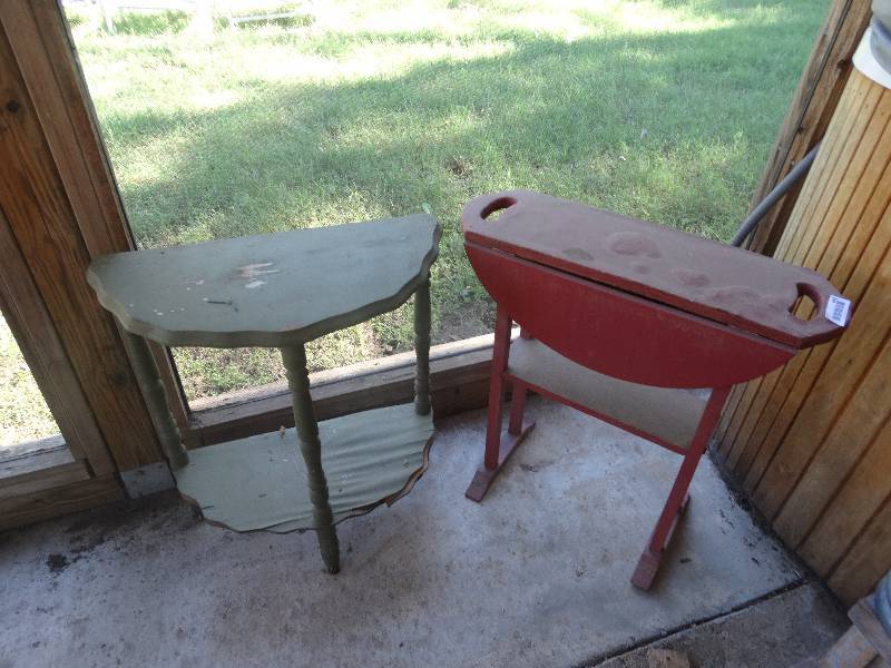 lot 442 image: 2 Wood small tables.