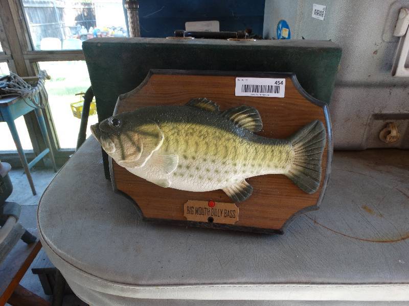 lot 454 image: Billy bass & file box.