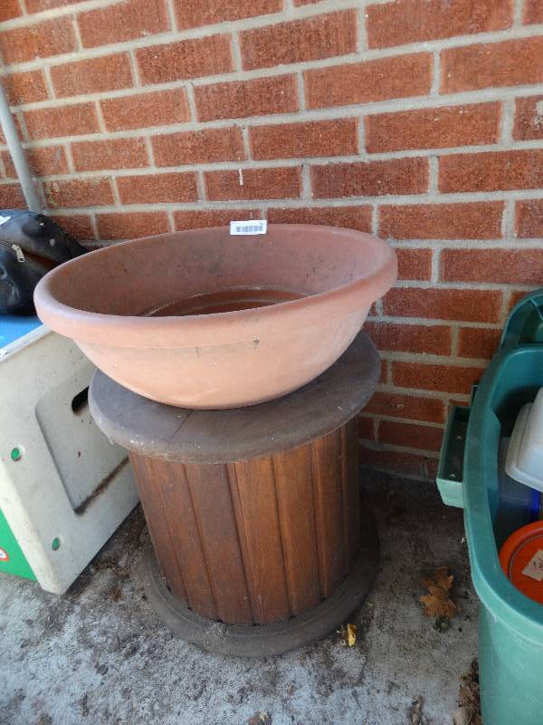 lot 457 image: Plant stand wplanter