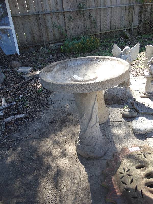 lot 466 image: Bird bath & bird bath pedstall.