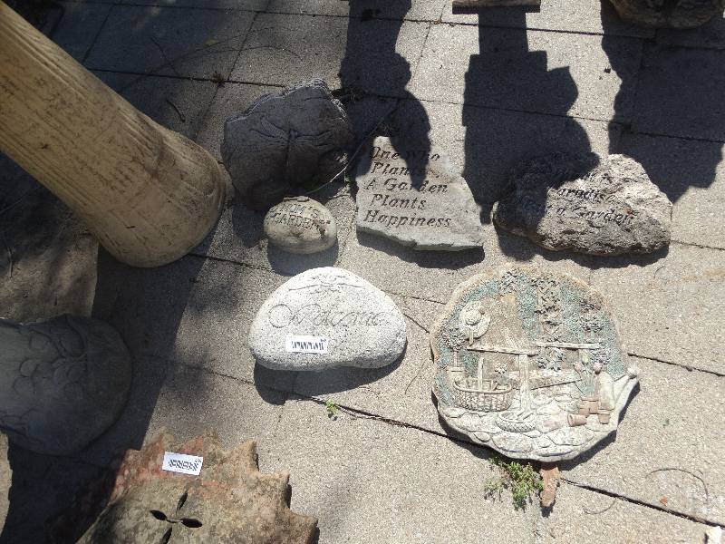 lot 468 image: 6 Garden plaques.
