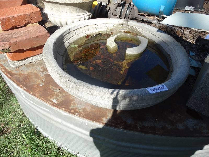 lot 479 image: Concrete fountain wbroken head.