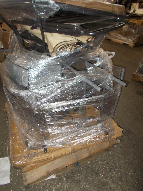 lot 6688 image: Large Lot Of Patio Furniture