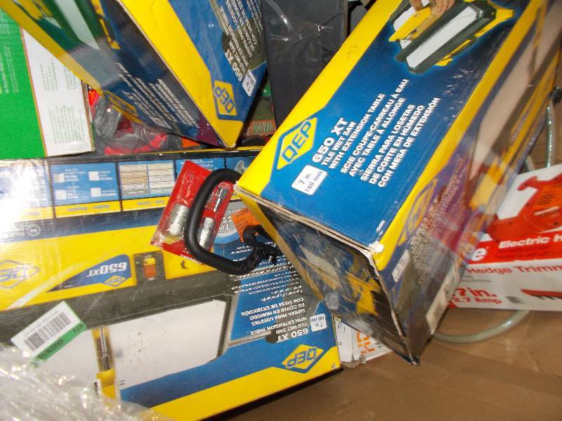 lot 6684 image: Large Gaylord Of Hme Depot