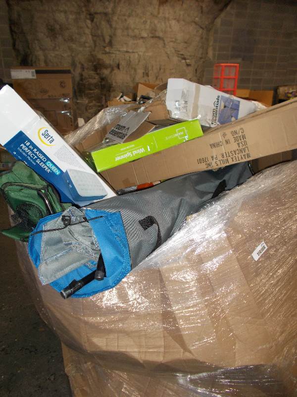 lot 6675 image: Lighting, Bedding And Mre