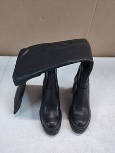 lot 2329 image: Madden Girl Black Pari Shoes Size 6