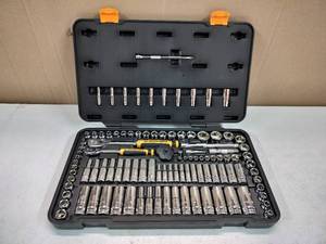lot 2364 image: GEARWRENCH 14 in. and 38 in. Drive 6-Point Standard & Deep SAEMetric 90-Tooth Ratchet and Socket Mechanics Tool Set 106 Piece