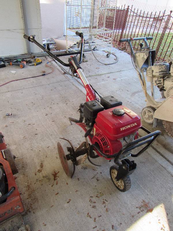 lot 1170 image: Honda 26 Mid Line Tiller