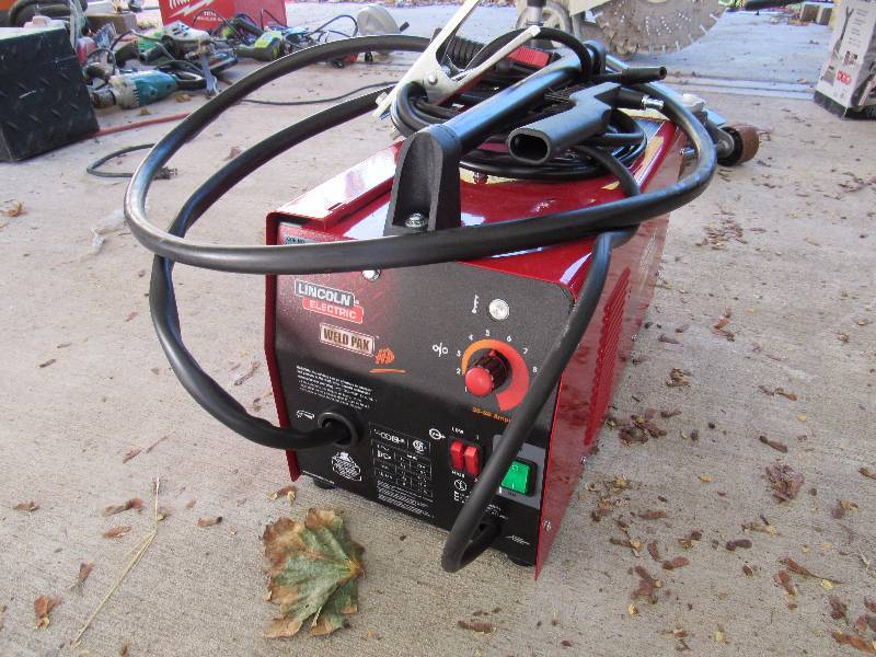 lot 1175 image: Lincoln Electric Flux Core Wire Feed Welder