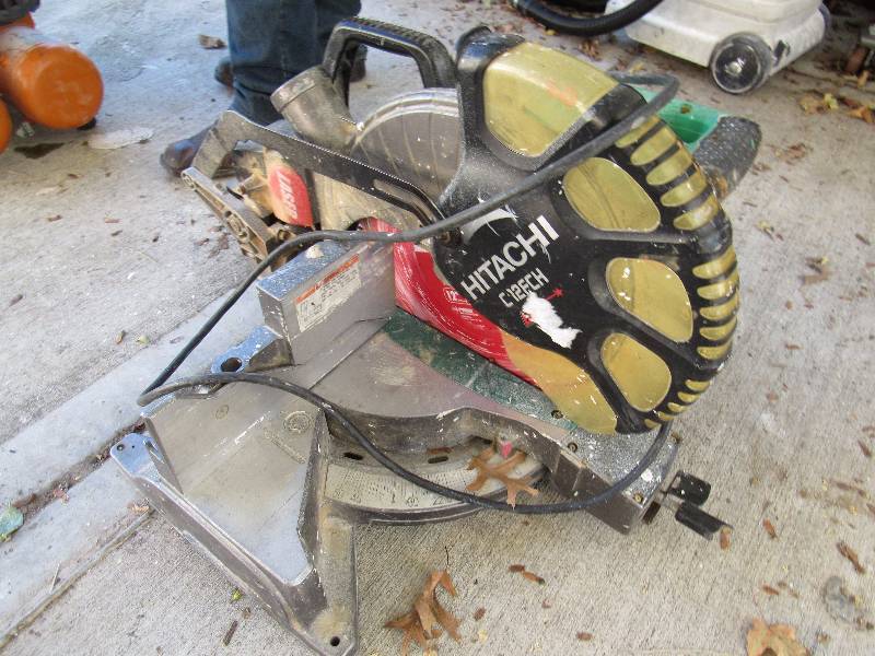 lot 1181 image: Hitachi 12 Compound Miter Saw With Laser