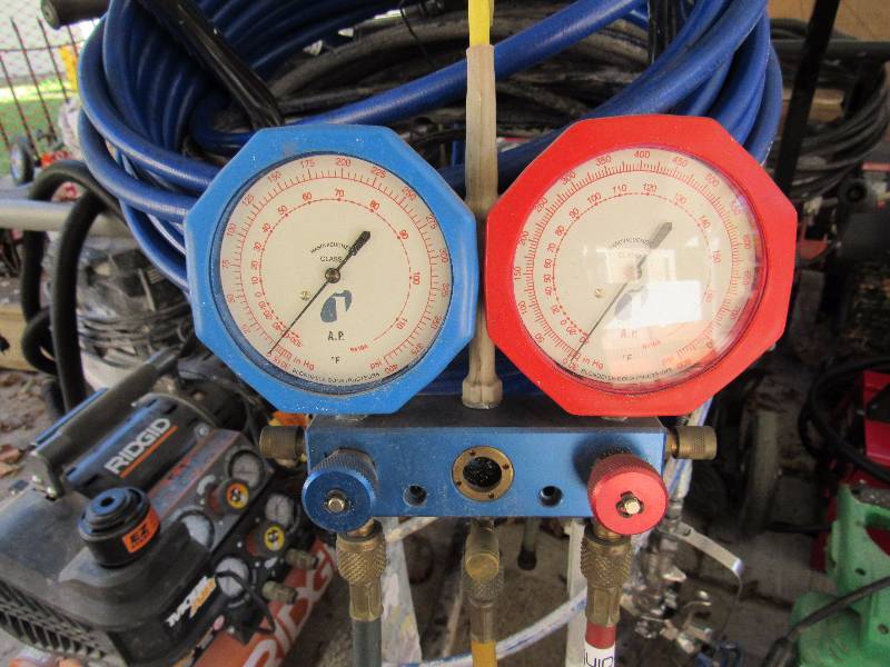lot 1184 image: A.P. Refrigeration Gauges