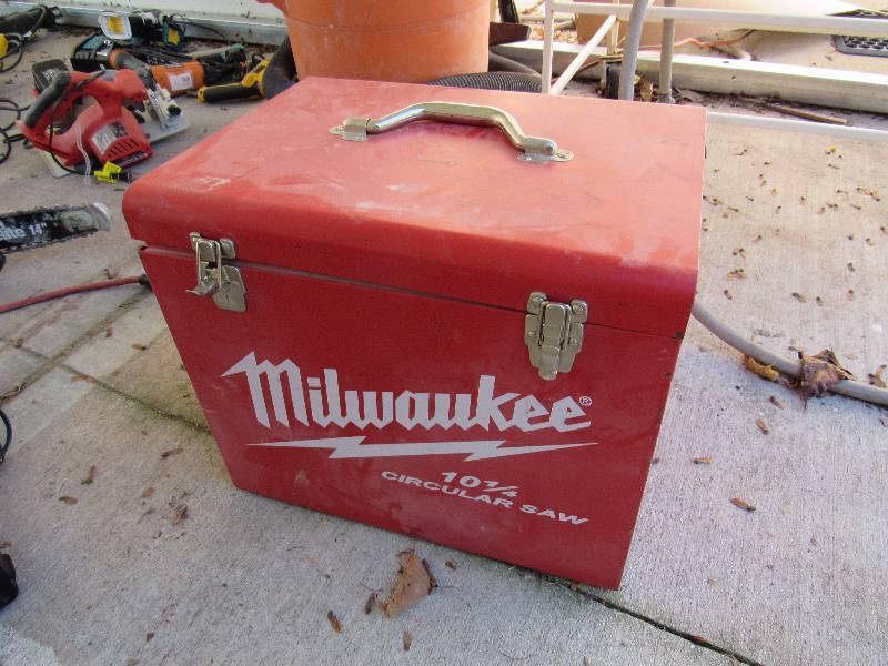 lot 1185 image: Milwaukee 10.25 Circular Saw In Carrying Case