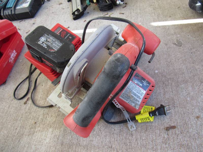 lot 1190 image: Milwaukee 6.5 Cordless Circular Saw
