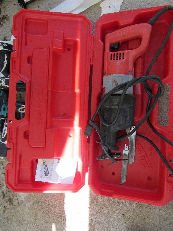 lot 1193 image: Almost New Corded Milwaukee Sawzall