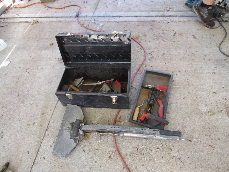 lot 1199 image: Lot Of Carpet Installation Tools