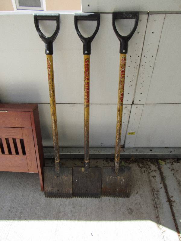 lot 1209 image: (3) Roofing Material Scrapers