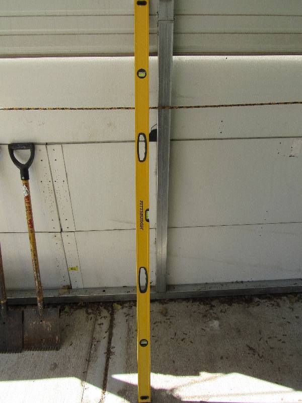 lot 1207 image: Pittsburgh 72 Light Wight Aluminum Level