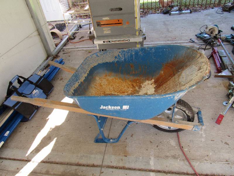 lot 1214 image: Jackson Pro Grade Wheel Barrow